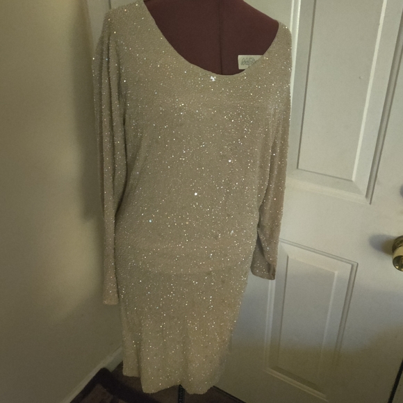 Dress - Picture 8 of 11